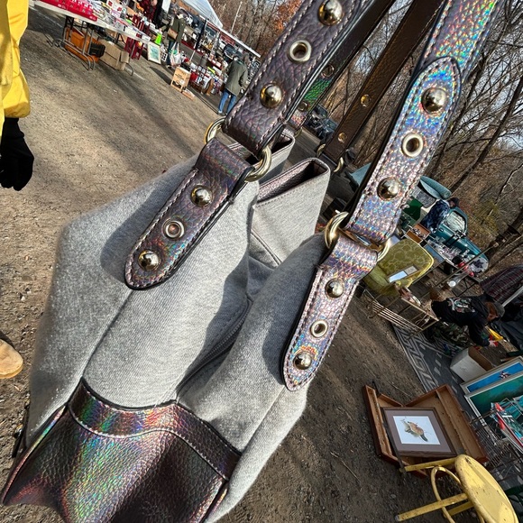 Juicy Couture large shoulder bag grey with holographic trim - Picture 2 of 5